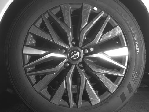 Used 2025 Nissan Altima 2.5 SV FWD image 14