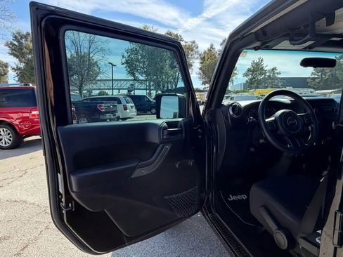 Used 2017 Jeep Wrangler Unlimited Sport image 8