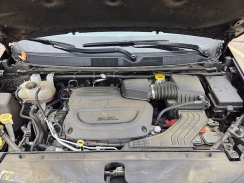 Used 2025 Chrysler Pacifica Select FWD image 38