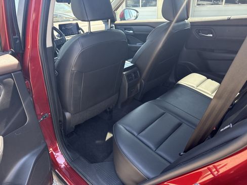 Used 2023 Nissan Rogue SV w/ SV Premium B Package AWD/4WD image 16