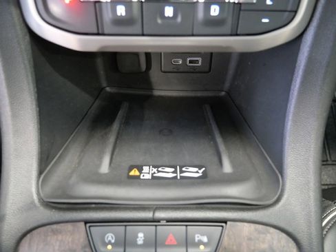 Used 2022 GMC Acadia Denali w/ Denali Ultimate Package AWD/4WD image 35