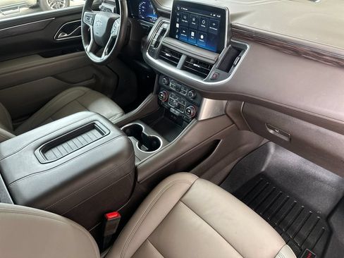 Used 2022 Chevrolet Tahoe Z71 w/ Luxury Package AWD/4WD image 16
