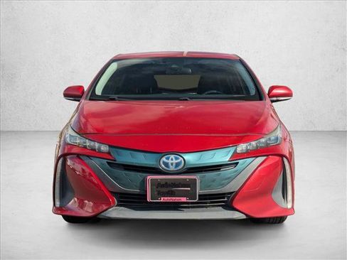 Used 2018 Toyota Prius Prime Premium image 2