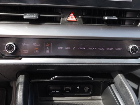 Used 2023 Kia Sportage EX AWD/4WD image 10