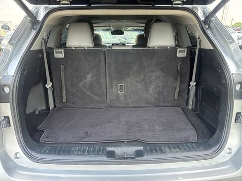 Used 2022 Toyota Highlander XLE FWD image 7