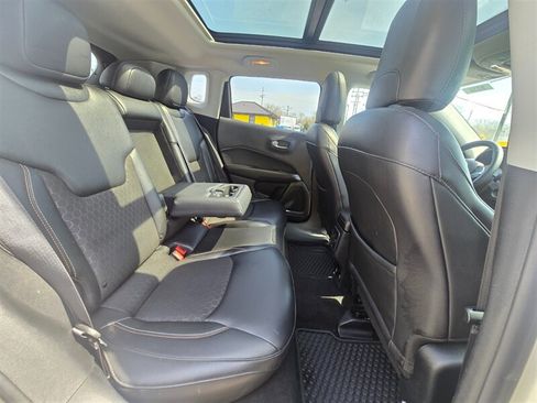 Used 2018 Jeep Compass Latitude w/ Popular Equipment Group AWD/4WD image 16