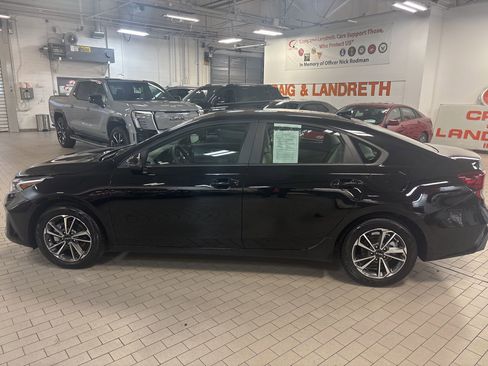 Used 2023 Kia Forte LXS w/ LXS Technology Package image 8