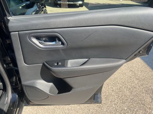 Used 2024 Nissan Rogue SV image 17