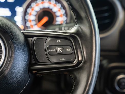 Used 2021 Jeep Gladiator Sport AWD/4WD image 39