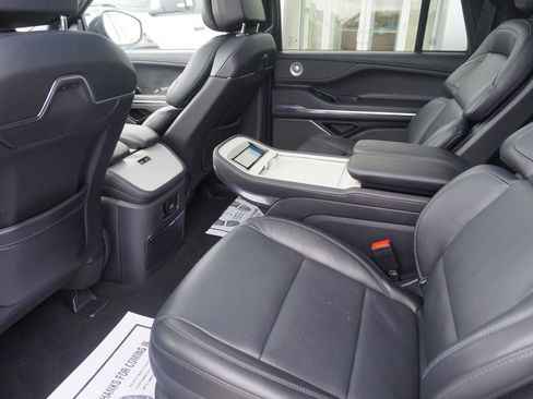 Used 2025 Lincoln Navigator L Reserve w/ Jet Appearance Package AWD/4WD image 10