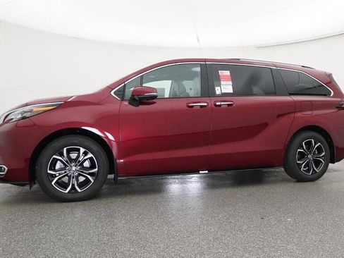 New 2026 Toyota Sienna Platinum image 18