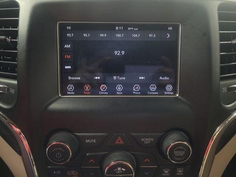 Used 2019 Jeep Grand Cherokee Laredo image 25