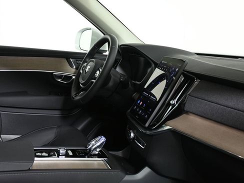 Used 2025 Volvo XC90 B5 Plus w/ Protection Package Premier image 32