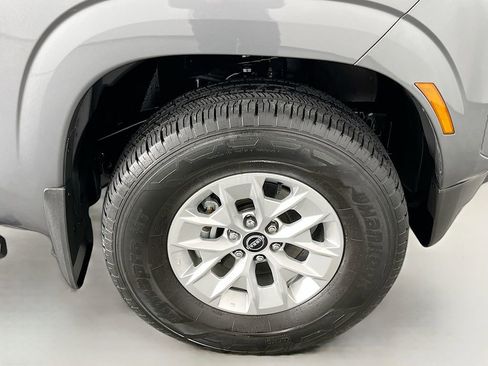 Used 2024 Nissan Frontier SV image 36