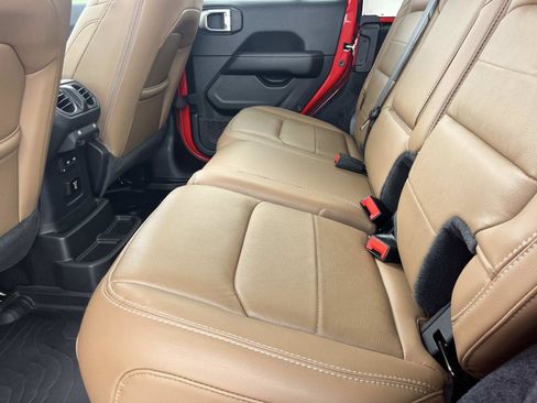 Used 2022 Jeep Wrangler Unlimited Sahara w/ LED Lighting Group AWD/4WD image 17