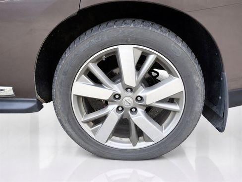 Used 2015 Nissan Pathfinder Platinum w/ Family Entertainment Package AWD/4WD image 33