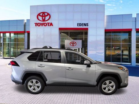 Used 2020 Toyota RAV4 XLE w/ XLE Grade Weather Package image 2