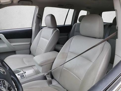 Used 2012 Toyota Highlander 4WD w/ Tech Pkg image 13