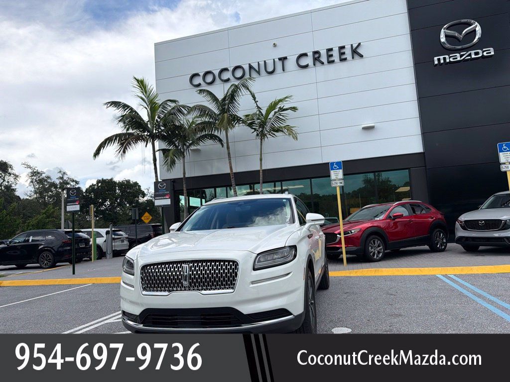 Used 2022 Lincoln Nautilus FWD image 1