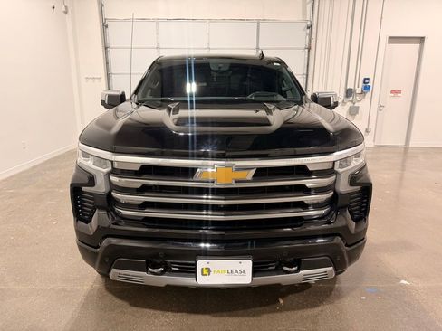 Used 2023 Chevrolet Silverado 1500 High Country w/ High Country Premium Package image 2