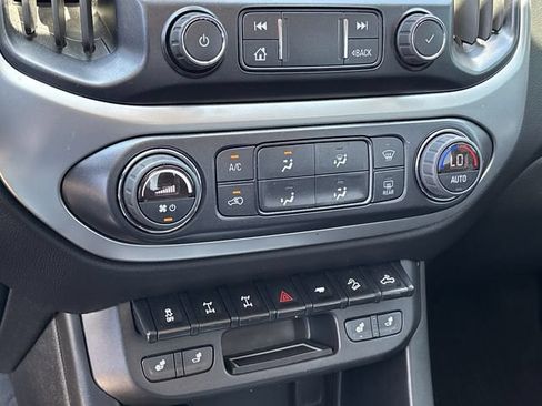 Used 2022 Chevrolet Colorado ZR2 AWD/4WD image 18