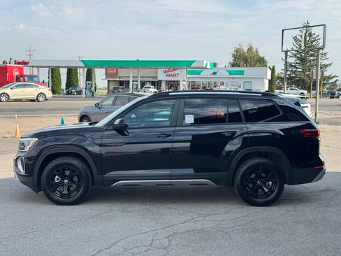 Used 2024 Volkswagen Atlas Peak Edition SE AWD/4WD image 9