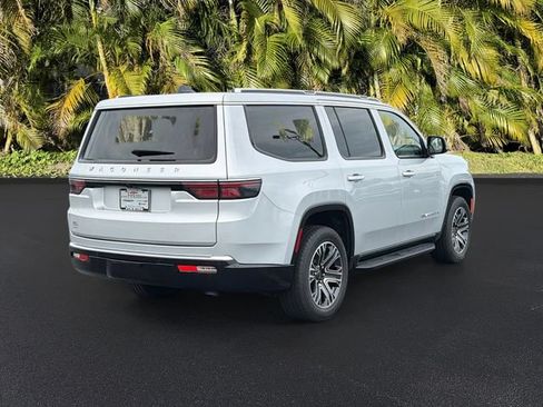 Used 2025 Jeep Wagoneer 4WD image 5
