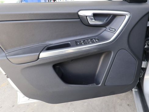 Used 2016 Volvo XC60 T5 Platinum FWD image 36