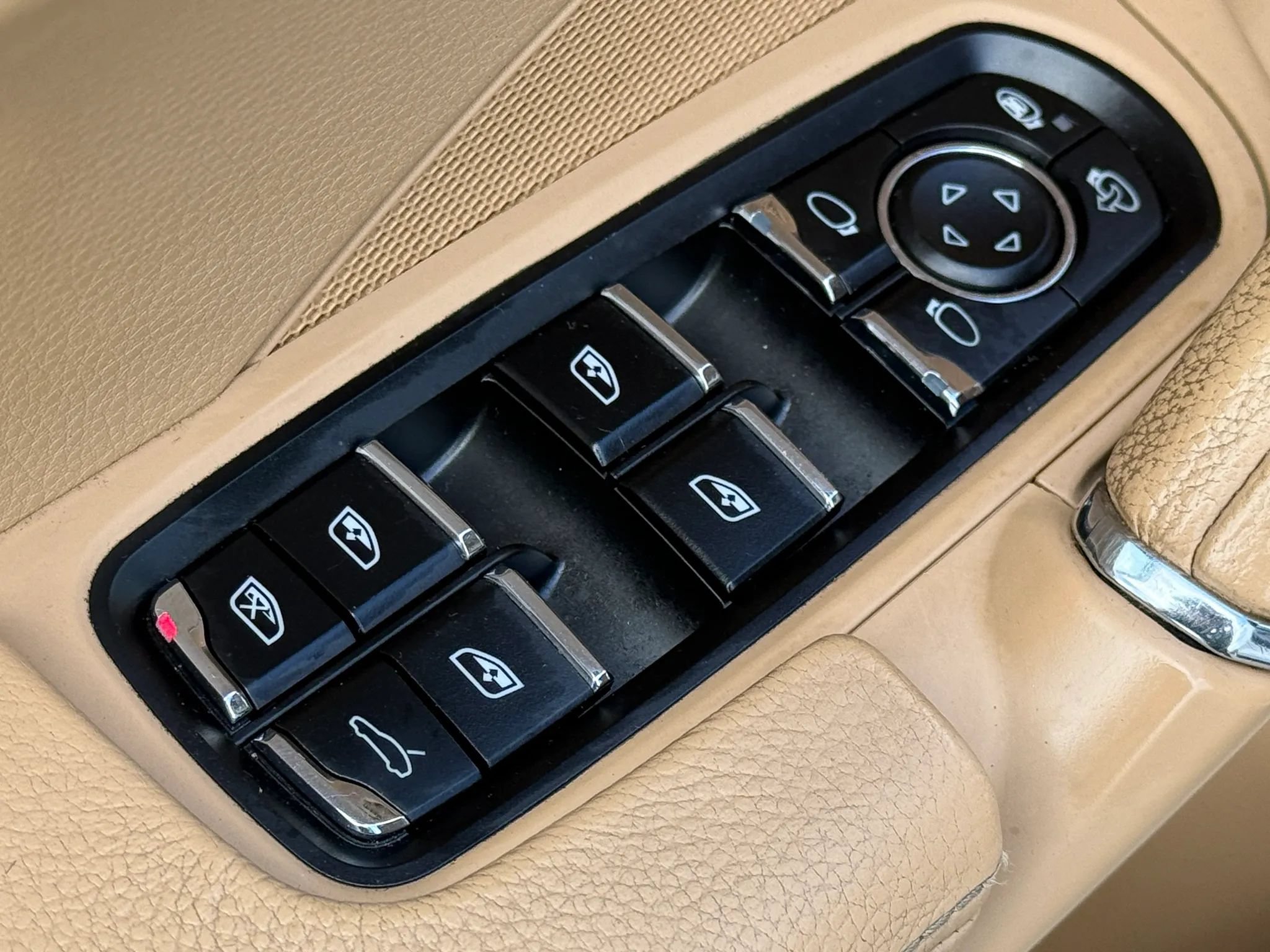 Used 2013 Porsche Cayenne S AWD/4WD image 24