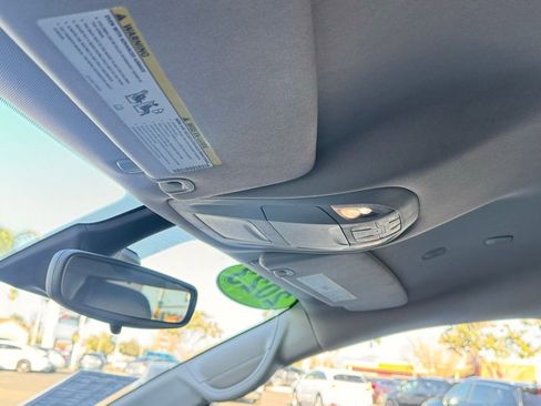 Used 2023 Chrysler Pacifica Touring-L image 17