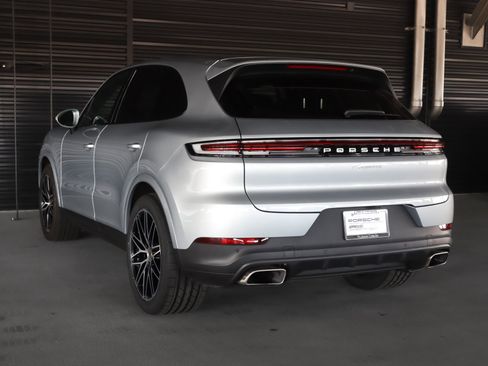 Certified 2024 Porsche Cayenne AWD/4WD image 3