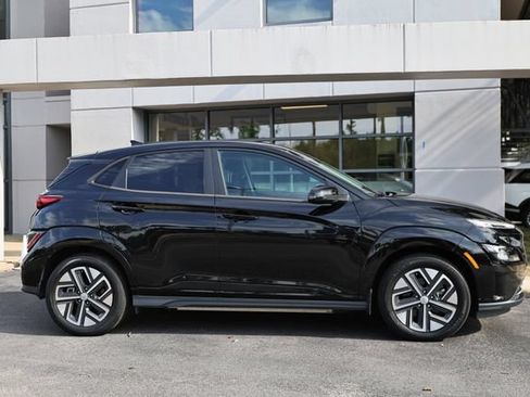 Used 2023 Hyundai Kona SE FWD image 4