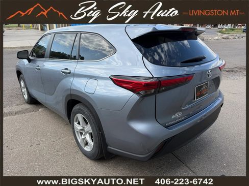 Used 2023 Toyota Highlander LE AWD/4WD image 5