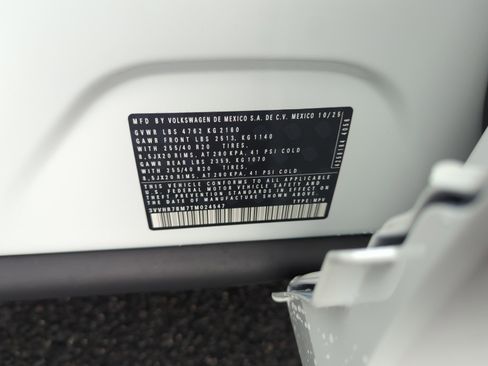 New 2026 Volkswagen Tiguan SE R-Line image 24