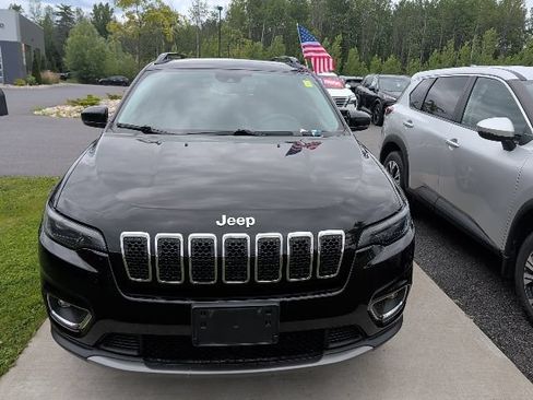 Used 2022 Jeep Cherokee Limited w/ Mopar Interior Package AWD/4WD image 2