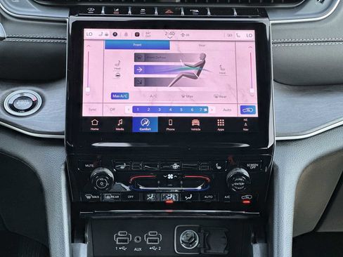 New 2025 Jeep Grand Cherokee L Limited image 17