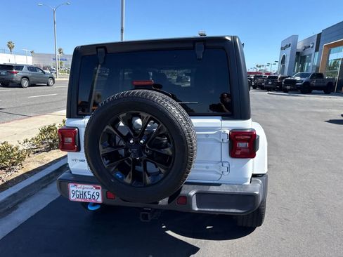 Used 2023 Jeep Wrangler Unlimited Sahara AWD/4WD image 16