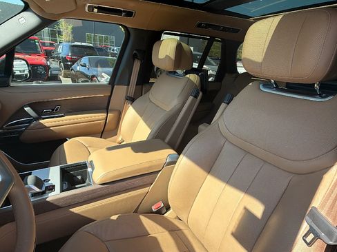 Used 2025 Land Rover Range Rover Autobiography AWD/4WD image 17