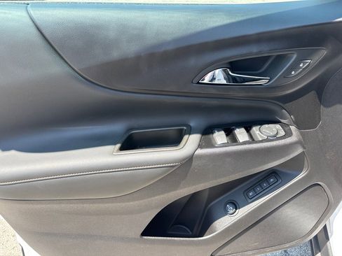 Used 2024 Chevrolet Equinox Premier image 11
