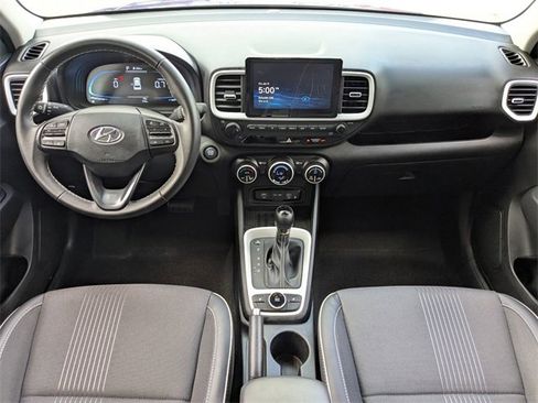 Used 2025 Hyundai Venue Limited image 29
