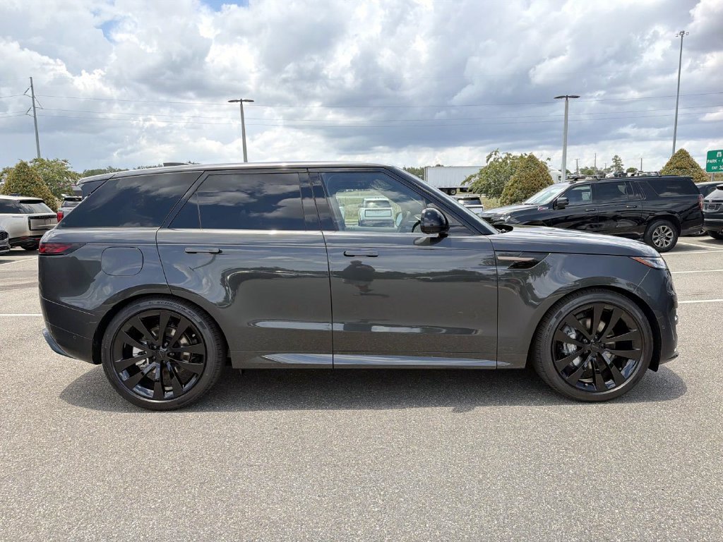 New 2026 Land Rover Range Rover Sport Dynamic SE AWD/4WD image 6