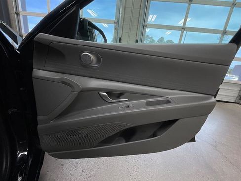 Used 2022 Hyundai Elantra SEL image 22
