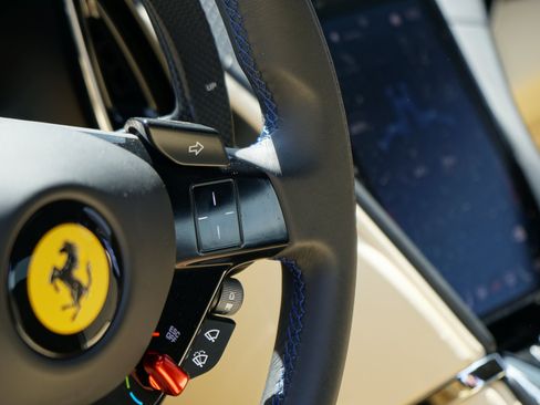 Used 2022 Ferrari Roma RWD image 40