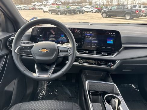 Used 2025 Chevrolet Equinox LT image 6