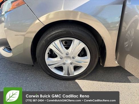Used 2018 Toyota Corolla LE FWD image 31