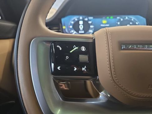Certified 2025 Land Rover Range Rover SE AWD/4WD image 19