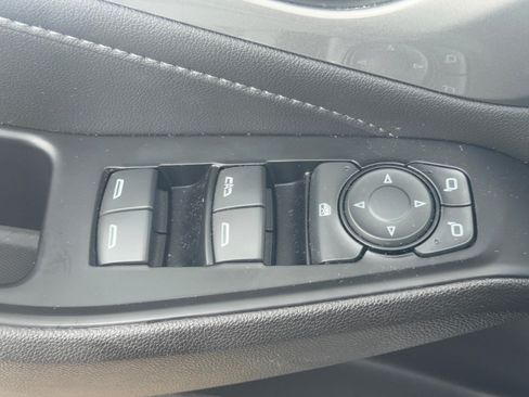 Used 2023 Chevrolet Traverse LT FWD image 15