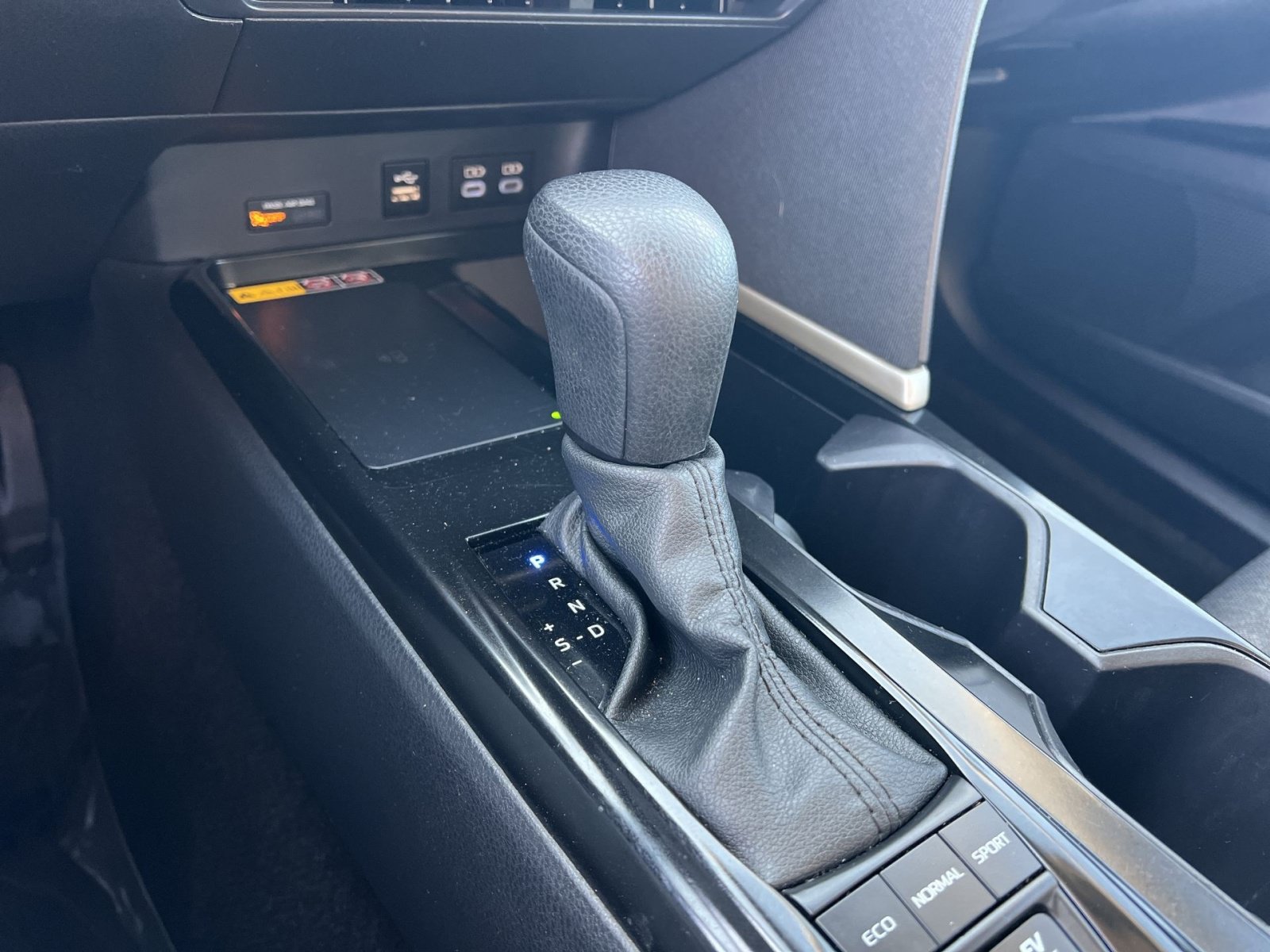 Used 2025 Toyota Camry LE FWD image 21