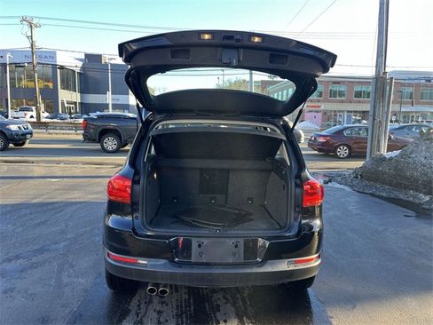 Used 2017 Volkswagen Tiguan S image 23