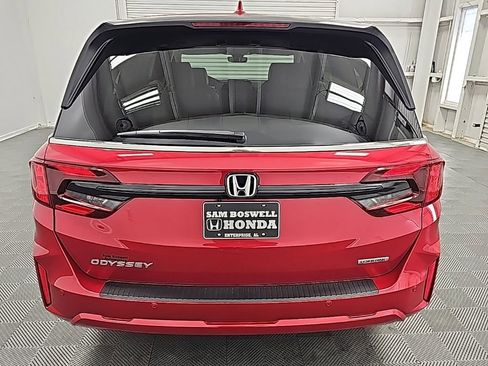 New 2026 Honda Odyssey Touring image 7
